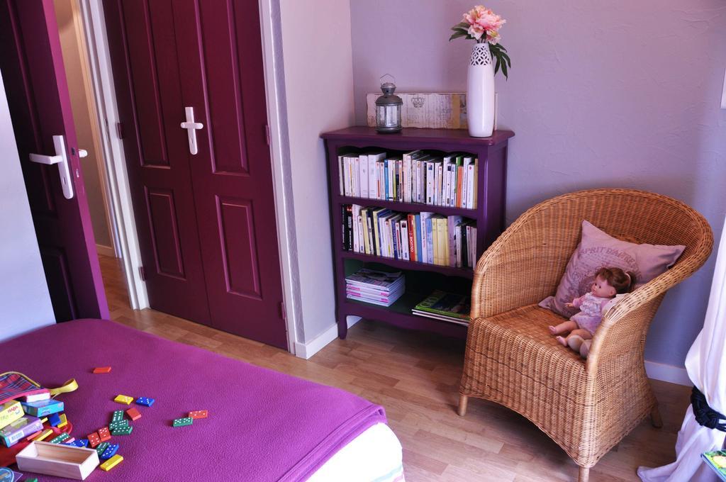 La Ferme Aux Abeilles Hotel Ambierle Room photo