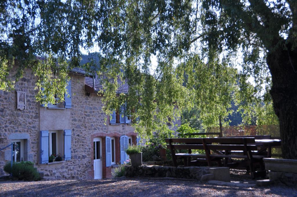 La Ferme Aux Abeilles Hotel Ambierle Exterior photo